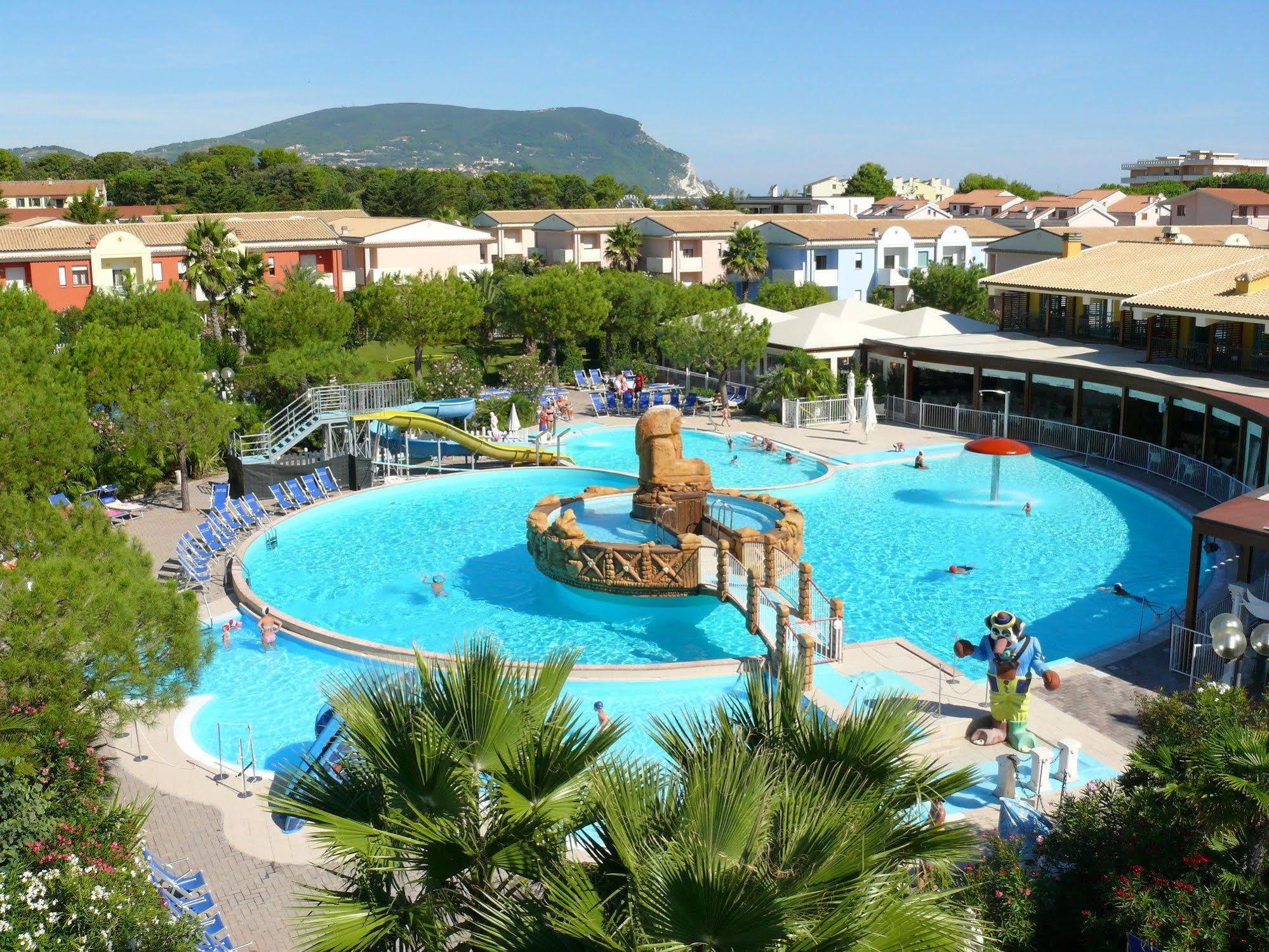 Villaggio Centro Vacanze De Angelis 4*