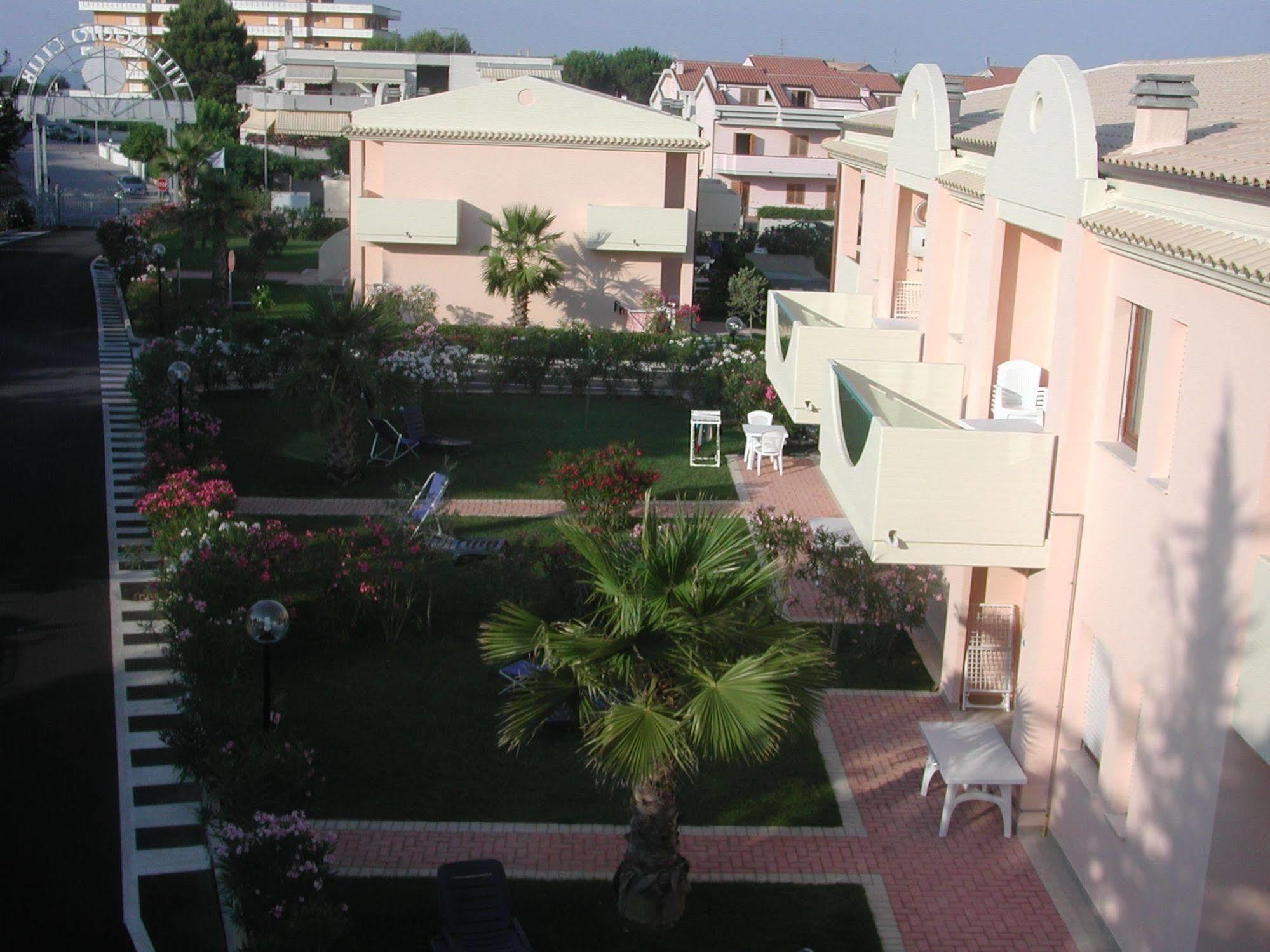 Villaggio Centro Vacanze De Angelis Resort 4*