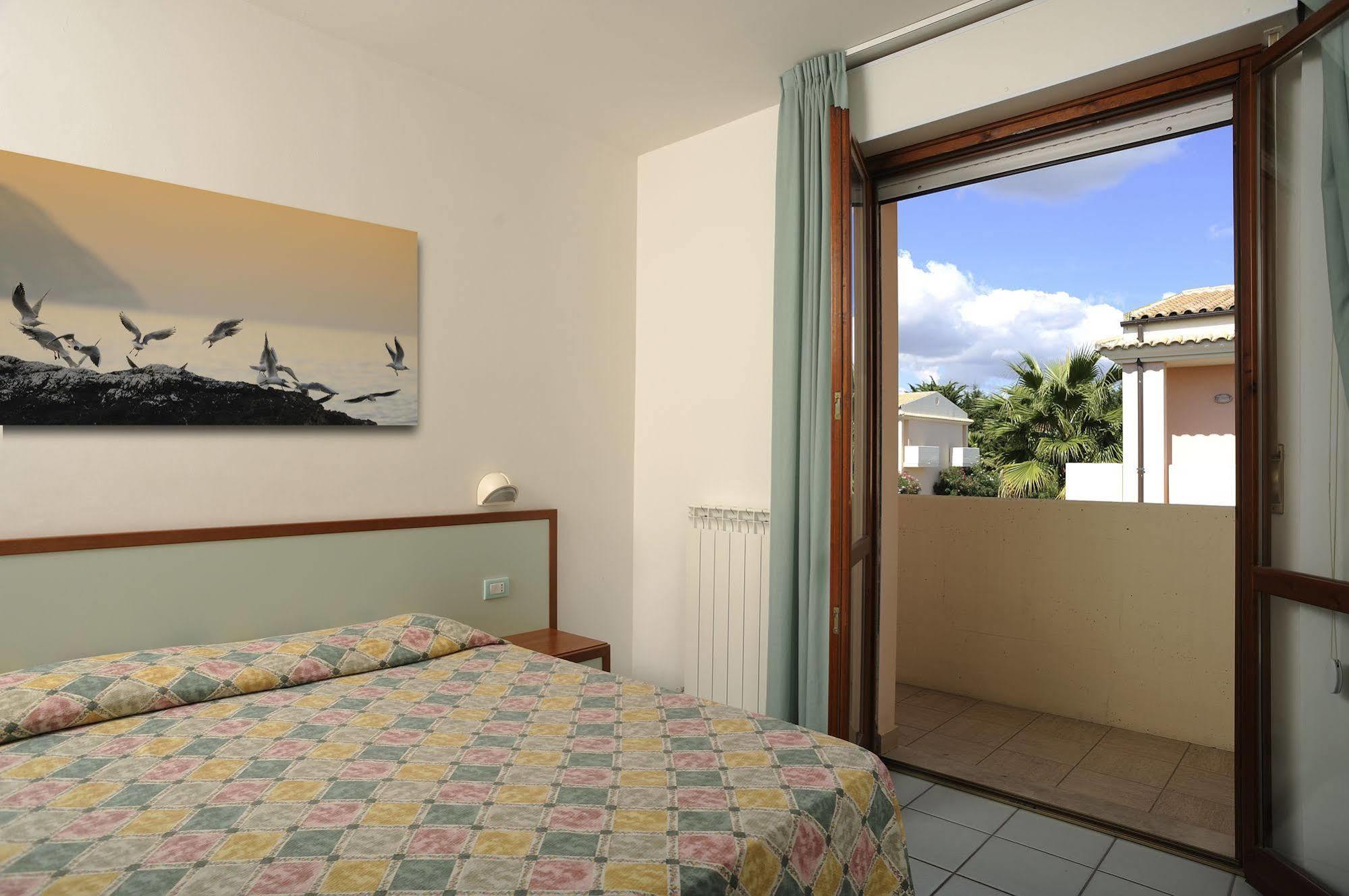 Resort Villaggio Centro Vacanze De Angelis 4*