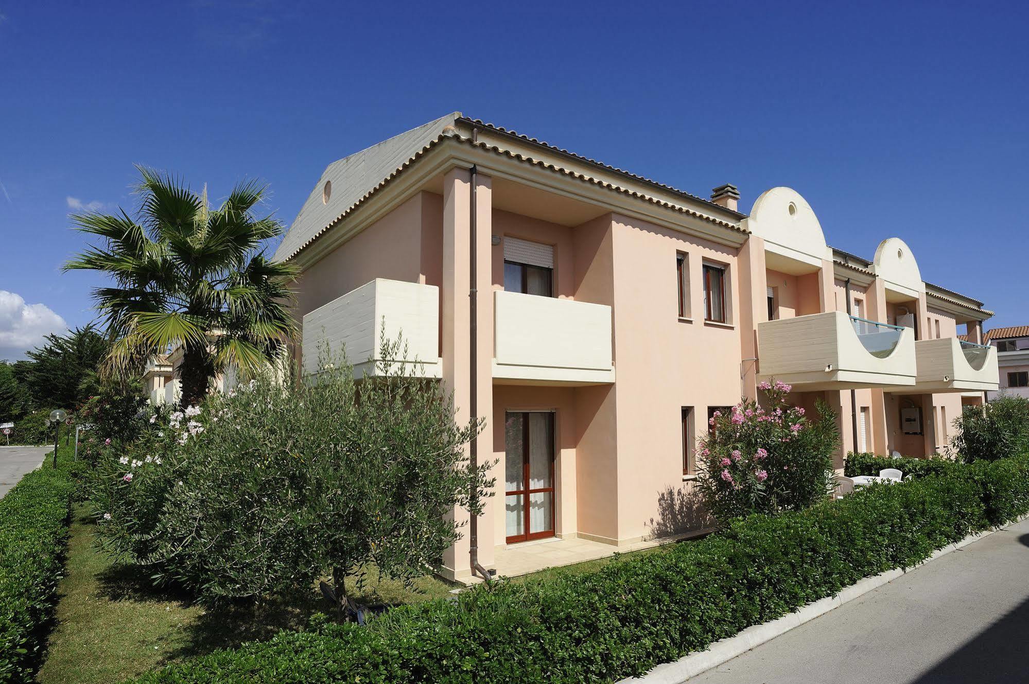 Villaggio Centro Vacanze De Angelis Resort 4*